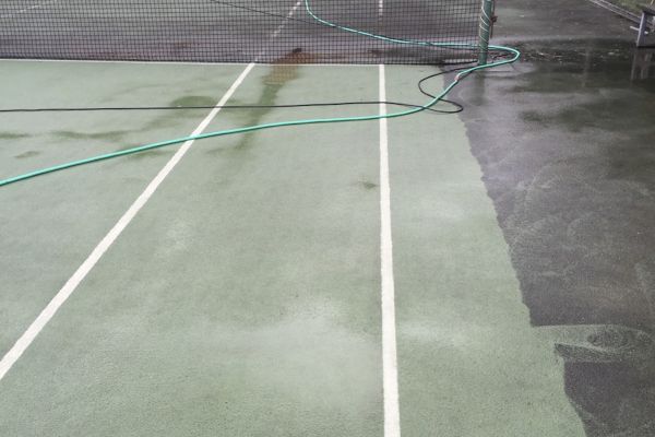 Tennisplatz.jpg