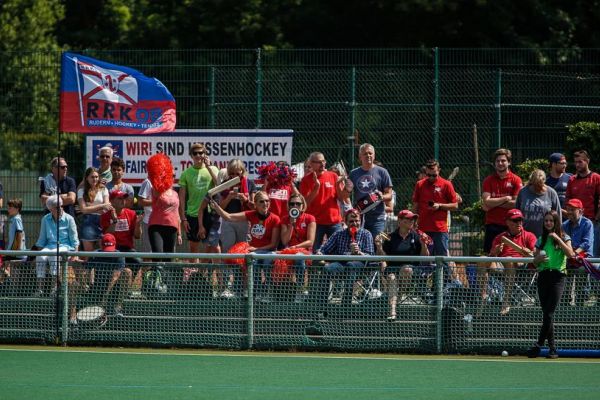 1009fans-6fdc76a4-2212-499c-ae6e-5ddd7d8a77fd.jpg