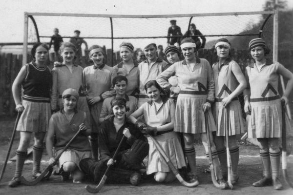 1932_RRK Hockey Damen.jpg