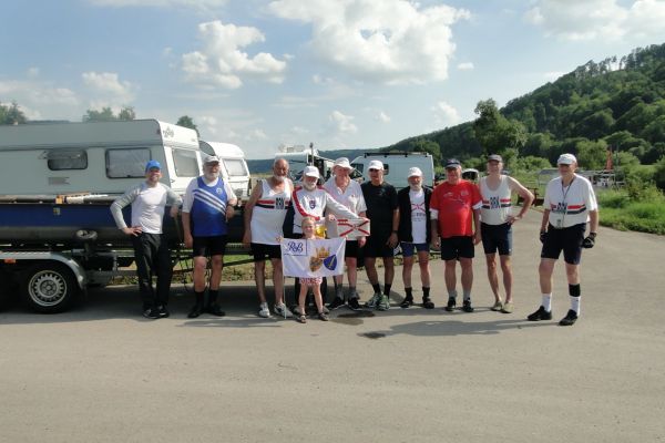 16 das offizielle Mannschaftsfoto Groß.jpeg