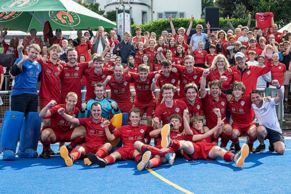 2025_Aufstieg9956rrk1heteamfotoaufstiegfeld20242025-7e1ed438-a858-4d42-adcd-957d9b96fe45.jpg