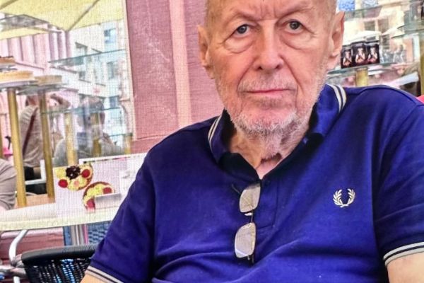 Helmut im Dom Cafe.jpg