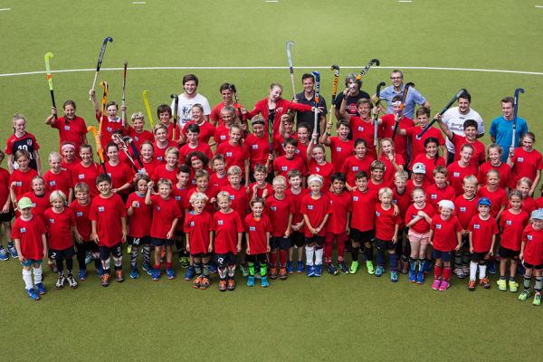 2017_9967RRKHockeyCamps2017Teamfoto.jpg