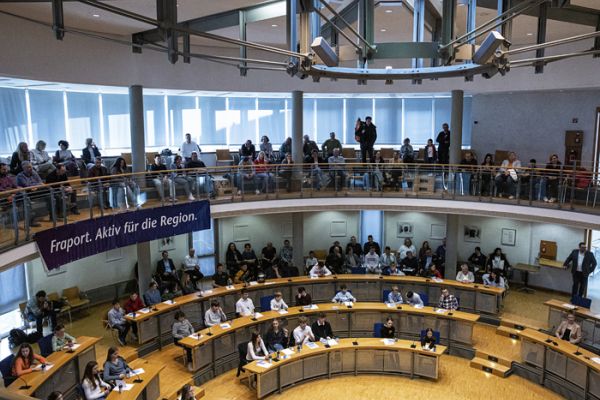 hh2164StadtRuesselsheimJugendEhrung2023.jpg