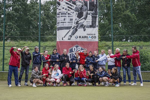 hh7592RRK_TeamfotoPauliTokio2021.jpg