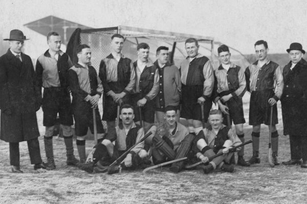1926_Januar_erste_Wettspielmannschaft.jpg