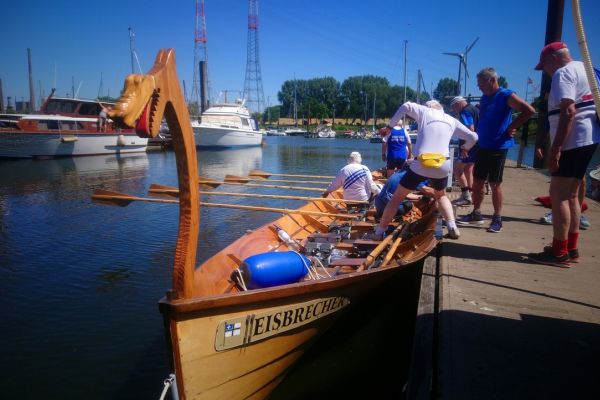 Kirchboot eleganter Einstieg.jpeg