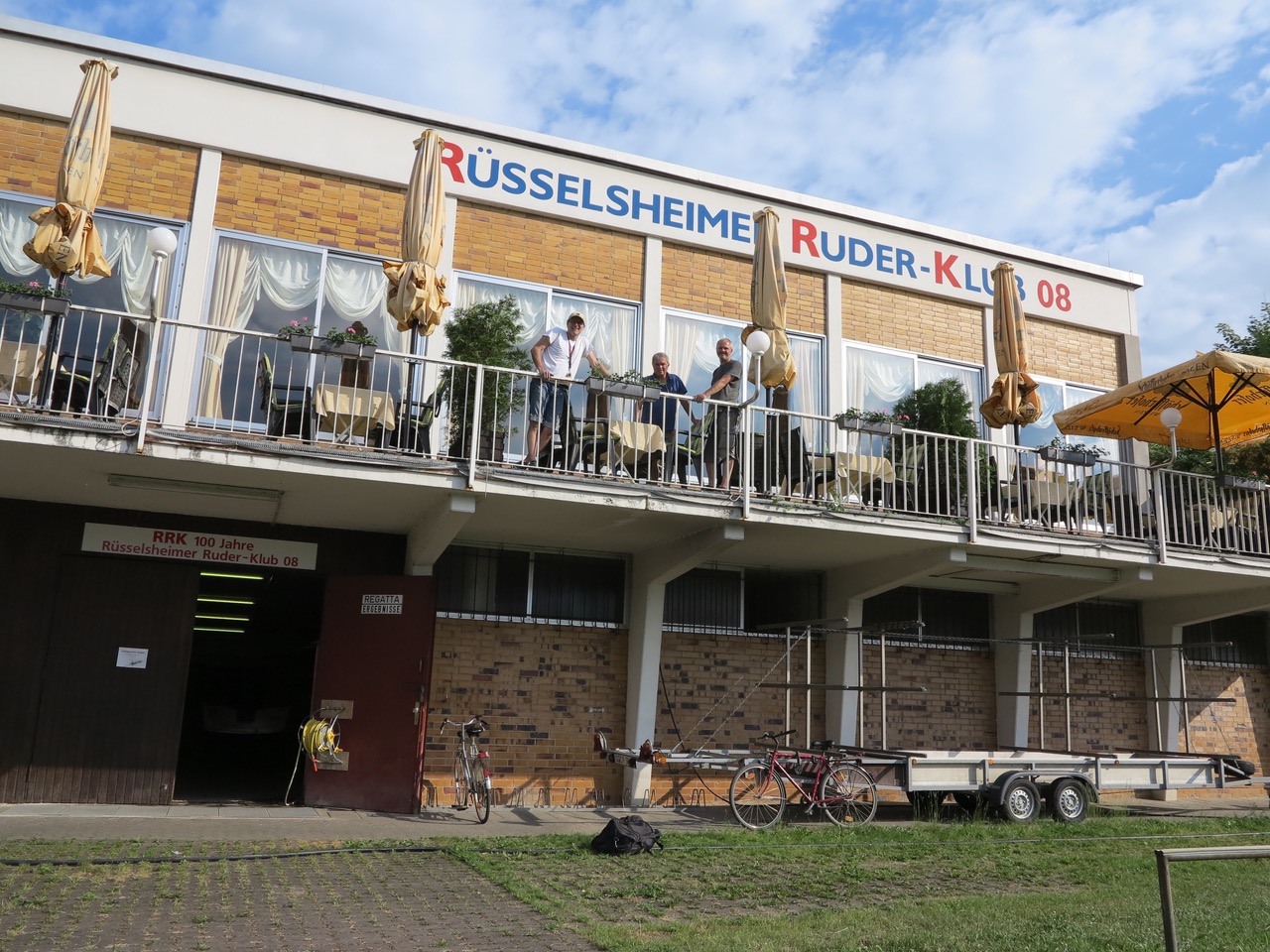 Neue Beschriftung am Bootshaus